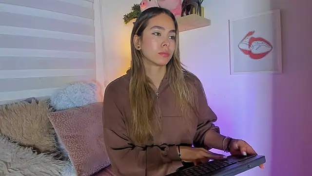 sara madrid online show from May 3, 12:08 pm