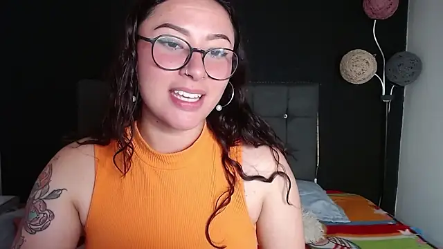 nicolee 8 online show from October 9, 2:43 pm