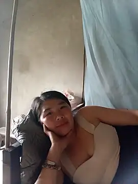Snapshot of quynhkoolbae chatting on October 7, 6:18 am quynhkoolbae online show from October 7, 6:18 am