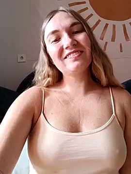 Snapshot of KisaVixen chatting on October 9, 8:29 am KisaVixen online show from October 9, 8:29 am