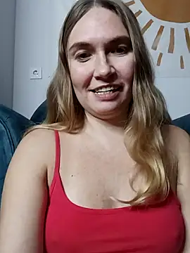 Snapshot of KisaVixen chatting on October 19, 4:20 pm KisaVixen online show from October 19, 4:20 pm