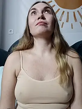 KisaVixen online show from December 18, 6:23 pm