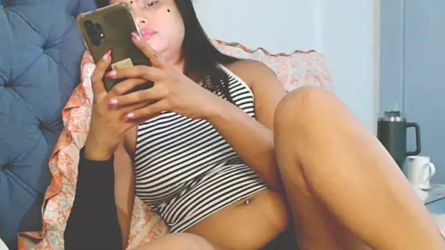 Snapshot of Indian_GlowingMiax chatting on September 17, 4:05 pm Indian GlowingMiax online show from September 17, 4:05 pm