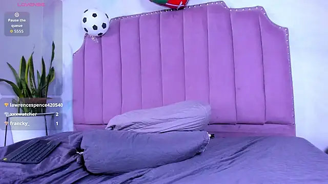 Roxy Medina online show from July 11, 7:52 am