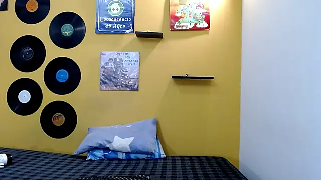 skinnyverus18 online show from March 16, 7:51 pm