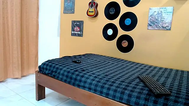 skinnyverus18 online show from March 2, 7:20 pm