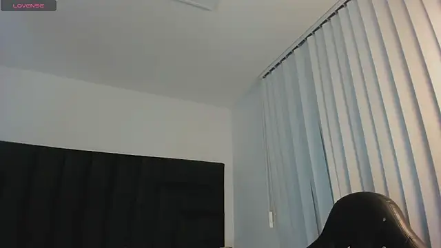 Snapshot of SaraWagner_ chatting on October 1, 6:13 pm SaraWagner online show from October 1, 6:13 pm