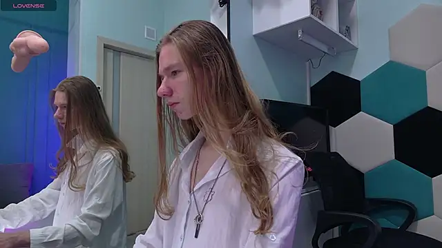 TheodoreMcLovin online show from September 16, 9:01 pm