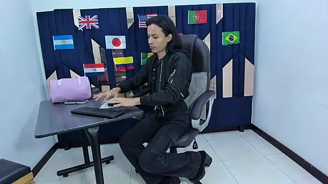 Aisha hotts777 online show from July 14, 7:18 pm