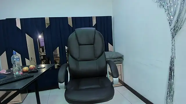 Aisha hotts777 online show from August 1, 7:27 pm