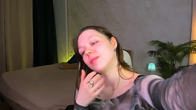 Lunar Lily online show from November 5, 5:45 am