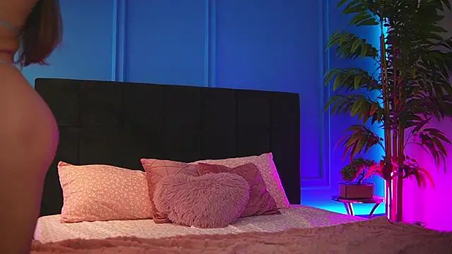 alexxisrae online show from December 3, 4:48 am