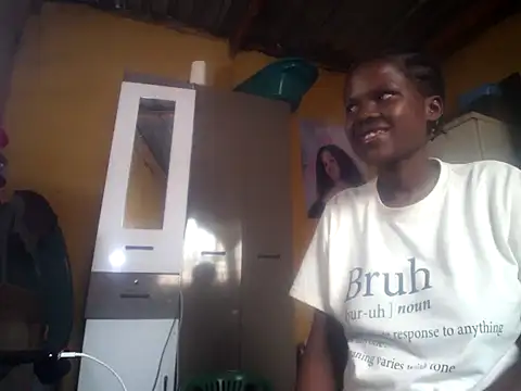 Snapshot of Caramelchick01 chatting on October 29, 6:18 am Caramelchick01 online show from October 29, 6:18 am