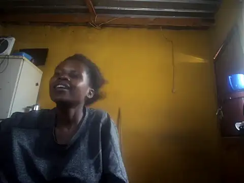 Snapshot of Caramelchick01 chatting on October 17, 8:17 am Caramelchick01 online show from October 17, 8:17 am