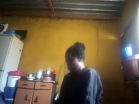 Snapshot of Caramelchick01 chatting on September 25, 9:52 am Caramelchick01 online show from September 25, 9:52 am