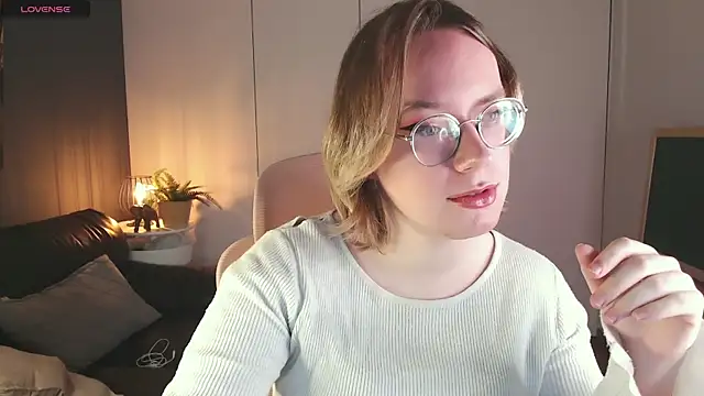 Amanda Butlerr online show from May 6, 8:29 am