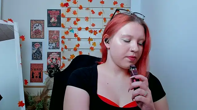 ScarletVixen  online show from October 17, 6:33 pm