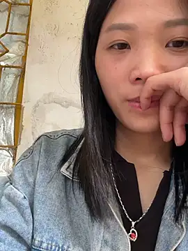 Snapshot of thaoyeuuu chatting on October 6, 5:13 am thaoyeuuu online show from October 6, 5:13 am