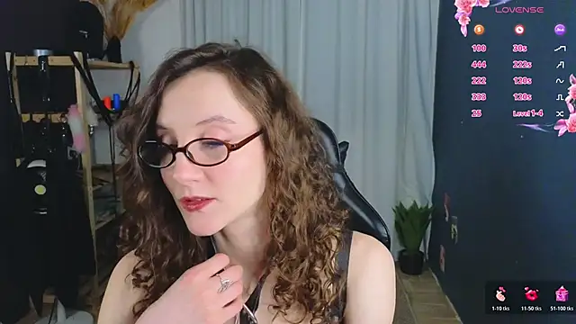 laracroftmansion online show from April 29, 5:40 pm