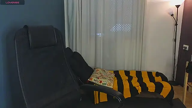 laracroftmansion online show from June 22, 2:36 pm