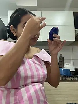 AlinnaRosee  online show from March 17, 12:09 pm