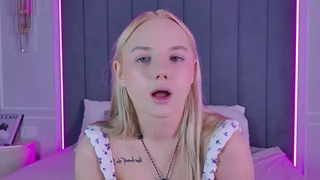 Sky Cutie online show from June 12, 4:42 am