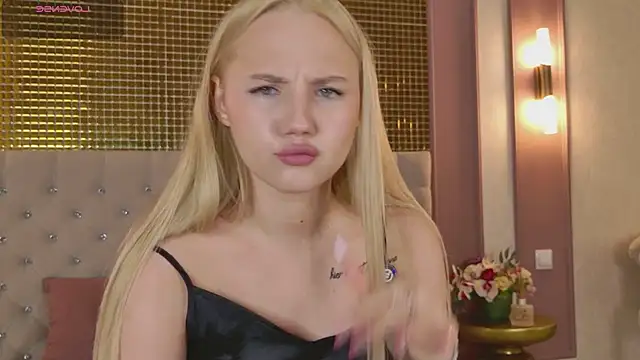 Sky Cutie online show from June 14, 4:35 am