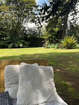 AliceMrtnz online show from April 28, 4:55 pm