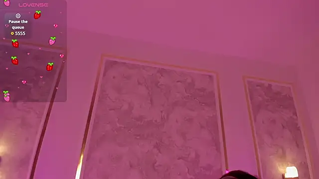 Snapshot of doll_eyees_ chatting on October 17, 2:26 am doll eyees online show from October 17, 2:26 am