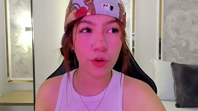 Snapshot of doll_eyees_ chatting on September 23, 2:21 am doll eyees online show from September 23, 2:21 am