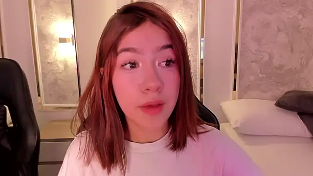 Snapshot of doll_eyees_ chatting on October 1, 3:11 am doll eyees online show from October 1, 3:11 am