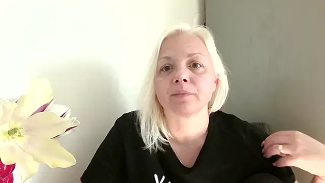 Linsy Kim online show from May 3, 7:01 am