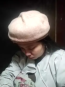 venu00 online show from February 9, 3:47 pm