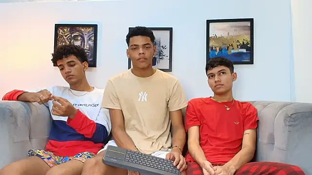 PRETTY FEM online show from March 18, 2:05 am