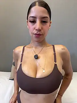 luvely online show from April 17, 1:35 pm