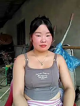 lylylove online show from July 26, 8:44 am