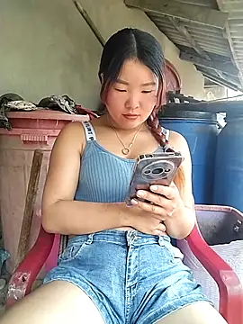 lylylove online show from June 14, 2:24 am