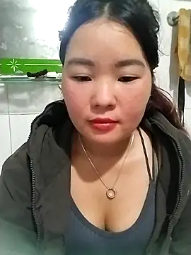 lylylove online show from July 8, 7:43 am