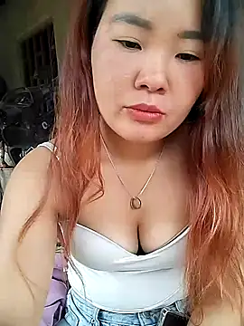 lylylove online show from June 19, 9:24 am