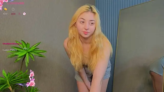 Snapshot of dreamhannah chatting on October 5, 9:09 pm dreamhannah online show from October 5, 9:09 pm