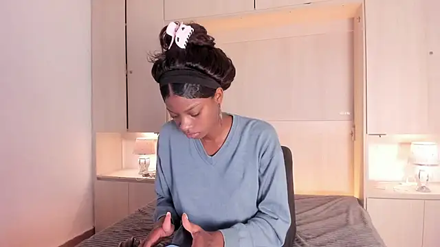 Stefannyevans  online show from August 3, 1:28 pm