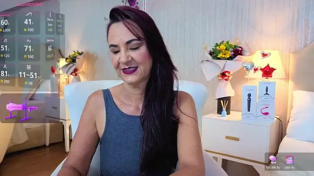 ScarleetJonson online show from March 12, 8:00 pm