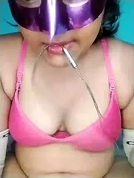 Snapshot of mimi87hoty chatting on September 21, 5:11 pm mimi87hoty online show from September 21, 5:11 pm