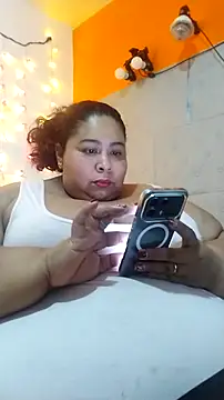andrealopez1607  online show from August 4, 5:35 am
