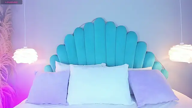 AlassiaHocthner online show from November 4, 11:48 am