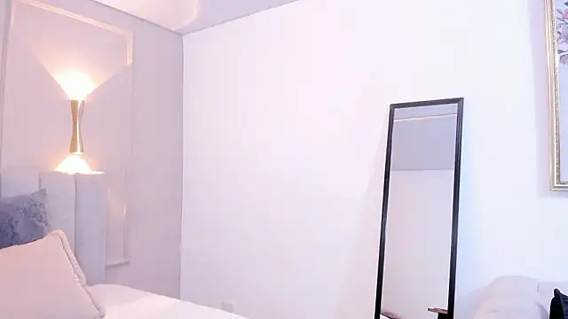 victoria bourne online show from February 12, 7:37 pm