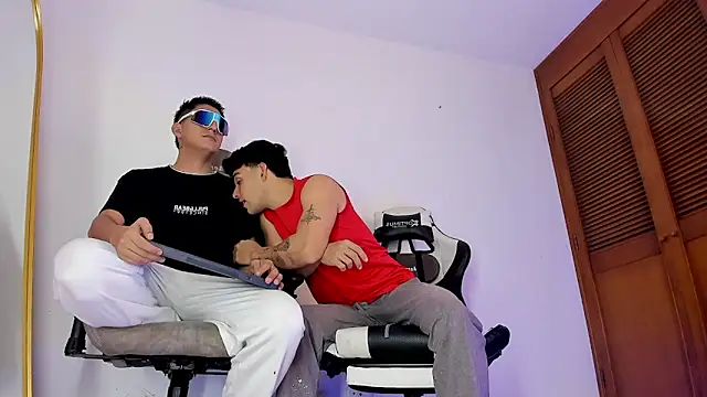 sotooliver3 online show from February 6, 8:23 pm