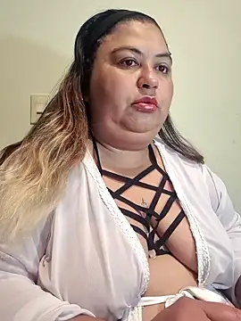 curvy diva  online show from February 17, 11:20 am