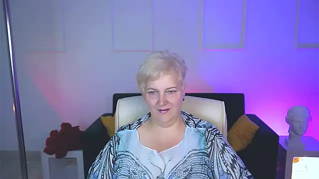 Snapshot of MaryMogan chatting on September 11, 8:36 am MaryMogan online show from September 11, 8:36 am