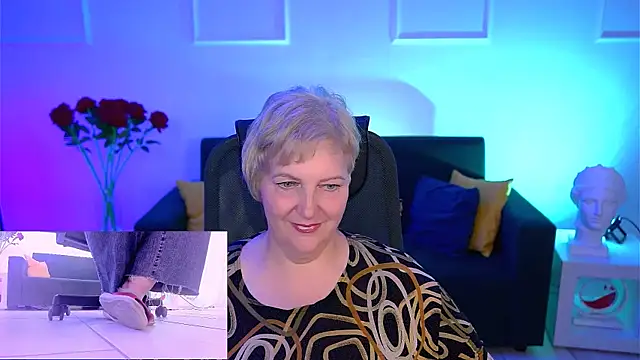 Snapshot of MaryMogan chatting on October 7, 8:52 am MaryMogan online show from October 7, 8:52 am
